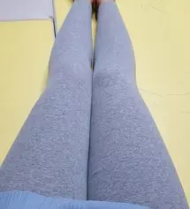 복숭아뼈에서 2센티정도 올라와요.
