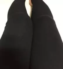 기존에 있는 레깅스는 대부분 무릎이 나오거나 
