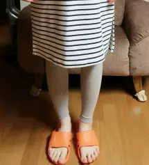 레깅스가 워낙 날씬해서 이게 다리가 들어갈까 싶었는데.. 들어가구 ㅋ 쫀쫀하니 잘 늘