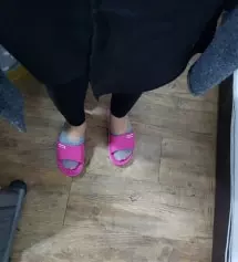 먼지가 잘 붙긴하지만 바지  자체가 편하고 좋네요.