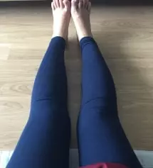 배부분이 심리스라 편안하고 바지는 쫀쫀해서 딱 좋아요!