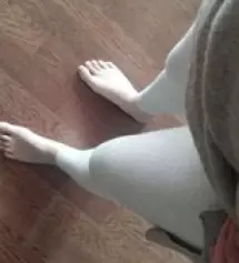 쫀쫀하고 좋아요.  블랙 회색 레깅스만 입다가.  오트밀 샀는데 색도 이쁘고 받쳐입기 