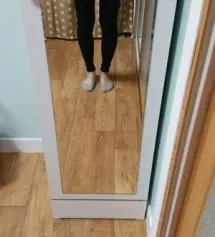 블랙.그레이 두개 구입했는데요~둘다 잘입을거 같네요..약간 두꺼워서 날씨가 쌀쌀하져