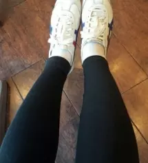 날이 풀려서 얇은 레깅스 필요해서 구매했어요.
