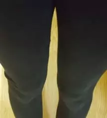 스몰 샀는데 두께감이 있어서그런지 살짝 타이트한 느낌이이에요 나중에 몸무게가 더 늘