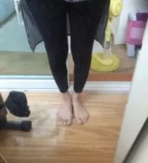 두께감이 있어 지금부터 입기 좋을것 같아요~ 특히 배부분이 신경써서 잘 되어있네요~