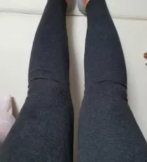 골반이 크고 한 허벅지 하는터라 사이즈 고민했는데 엠사이즈 딱 좋아요 배부분 감싸는