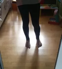 지난번에 블랙으로 샀는데,  넘 편해서 하나 더 샀어요.  다른건 못입겠어요.^^ 도톰해