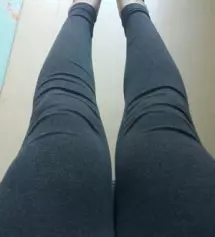 레깅스는갠찮은데..키작녀라 주름이많이져서 뚱뚱해보여용ㅠ
