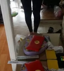 레깅스 할인행사로 구매해봤는데요.  두께가 약간있어 외출할때 매번 입어요.  담에 또