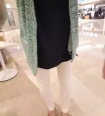 아이보리 스몰 주문했어요... 체격이작아 몸에 잘맞는 레깅스를 찾기어려운데 만족스럽