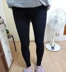 촉감이 너무 부드럽고 잘 늘어나서 되게 편해요~ 가을에 입기 좋은 두께고 배도 넉넉히