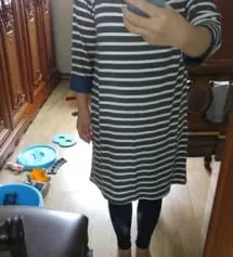 소임에서산 원피스와 입어봤어요. 가을에 입기 좋은 두께예요. 차콜보단 덜 쫀쫀한 느낌