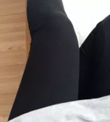 옷 받자마자 빨아서 입웠는데 두께감좋고요 신축성도 좋구요 금방 늘어나지 않을것같아