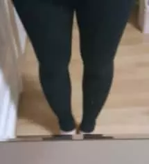 면이랑 스타킹 중간 느낌같아요. 입었을때 착 붙고, 특히 배 부분이 편안해서 너무 좋아