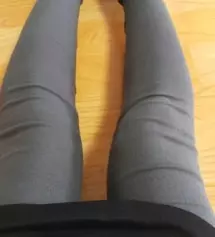 쫙 달라붙는 레깅스는 아닌거같구요~~ 161에 52킬로인데요 m 사이즈 커요~~참고하세용~