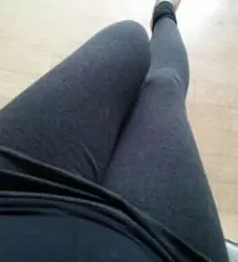 좀 길이가 길어서 수선을 해야할것같아요..신축성있고 편해서 다른색상도 사고 싶네요.