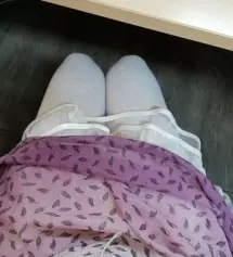 부드러운 면이고, 적당한 텐션감에 배 부분도 편안해요.  다른색도 또 구매하고 싶네요