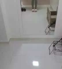 소재도 좋고 안비치고 봄에 입기 좋은것같아요~ 
