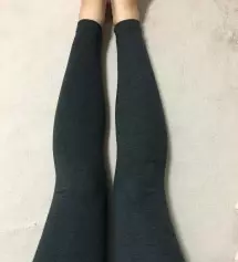 여름에 산 소임레깅스 s사이즈 아직도 잘입는 배 작은 30주입니다. 이것도 s가 맞을 것