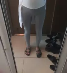 배가 아직 많이 안나와서 위에 밴드부분이 길어 접어 입어야 하긴 하지만 매우 편해요~