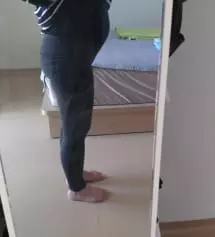 도톰한편이고 쫀쫀한 느낌이에요...
