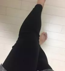 얇지 않아요! 쫀뜩하네요! 신축성이 좋고 소재도 괜찮아요! ㅋㅋㅋㅋ
