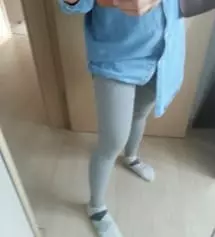 받자마자 오늘 레깅스 입고 출근했네요 소재가 도톰해서 비침 하나도 없고요 가을날씨에