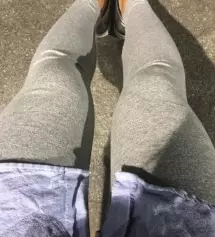 레깅스  너무  편안해요  두께도  지금  입기  딱좋은것  같아요^^