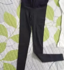 딱 가을에 입기 좋은 두께에요~ 딱 초겨울까지 입기 적당하고요. 배는 편안해요 지금 1