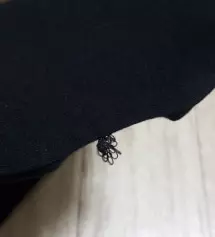 개봉하고 살펴보는데 박음질이 불량인거같습니다
