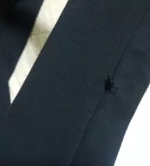 개봉하고 살펴보는데 박음질이 불량인거같습니다
