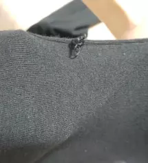 개봉하고 살펴보는데 박음질이 불량인거같습니다
