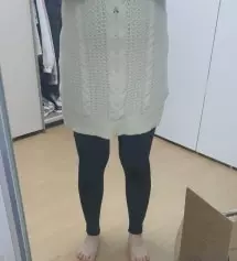 블랙이랑 차콜이랑 두개 주문했어요. 키가 164-5정도 되는데 후기에 키작맘으로 구입하