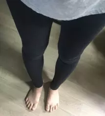 레깅스  짱 쫀쫀해서 완전 좋아요 ㅜ 두개 살까 하나 살까 고민하다가 저번에 산 40수 