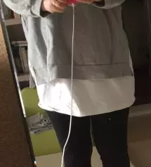 두께도 지금 입기 적당하고 편해요~
