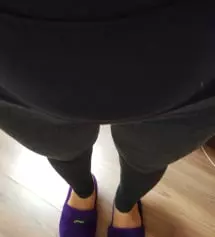 생각보다 타이트하지 않은데 짱짱하고 편하게 입을 수 있어서 좋아요. 산후조리로 실내