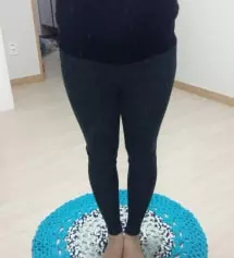 25주인데 다리부분 딱 맞게 입을려고 s사이즈 샀더니 약간 쪼이고 불편해요 ㅜ 미디움 