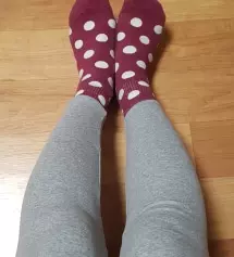 진짜 몸에 찰떡처럼 착 감기고 편해요^^ 기모는 아니지만 나름 도톰해서 잘입을것 같아