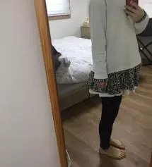 사진이 거꾸로 되서 보기 어렵지만 검정이랑 메란지? 두 개 키작맘으로 구입했어요~ 아