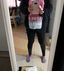 봄에 입으려고 샀어요~ 근데 생각보다 도톰하네요 입어봐야 알겠지만 잘 안늘어날 것 같