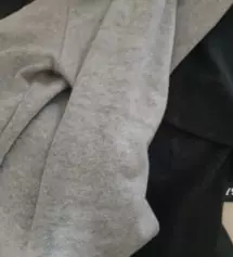 사이즈도 길이도 딱이에요 161인데 발목 살짝 보이는 정도 길이고  작지않을까 걱정햇는