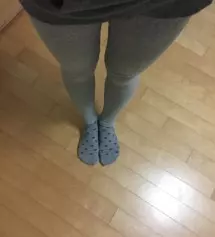 완전 편해요~~!! 첫째때 샀던 레깅스가 너무 잘늘어나서 안입어졌는데 이건 쫀쫀하고 길