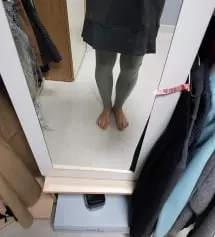 소재가 쫀쫀하고 좋아요^^ 메란지 색상 구입했는데 비칠 걱정도 전혀 없습니다^^ 배와 