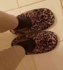 소재 참 좋아요 근데 제가 키가 170 이라서 가끔 레깅스가 짧을때가있어서 라지하나 미