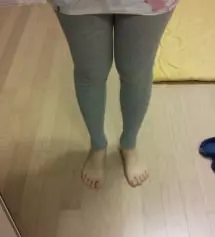 레깅스 여지껏 사본중에 젤 편해요!! 미듐사쥬치고 조금 넉넉히 나온듯하고 너무 쬐지않