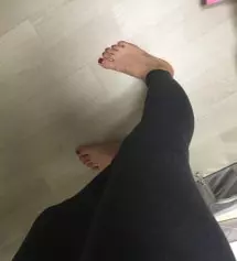 겨울에도 너무 두꺼운 레깅스는 싫어해서 두께감도 좋고 , 여름엔 못입지만 가을 겨울 