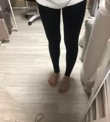 검은색은 얇은거 진차콜은 좀 두꺼운거로 구입햇는데 너무 편해요 강추!!!