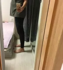 확실히 푸딩레깅스보다 더 신축성있고 두께감이 있어서 따뜻하네요 푸딩은 입은듯 안입