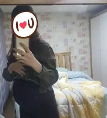 편해요ㅎㅎㅎ 바지보다 확실히 더 편한 것 같아요ㅋㅋ
